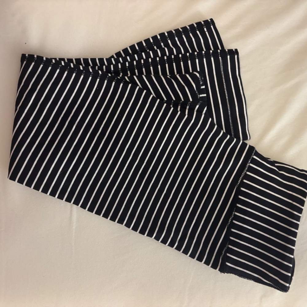 Lululemon Parallel Stripe Wunder Under Size 4 - image 2